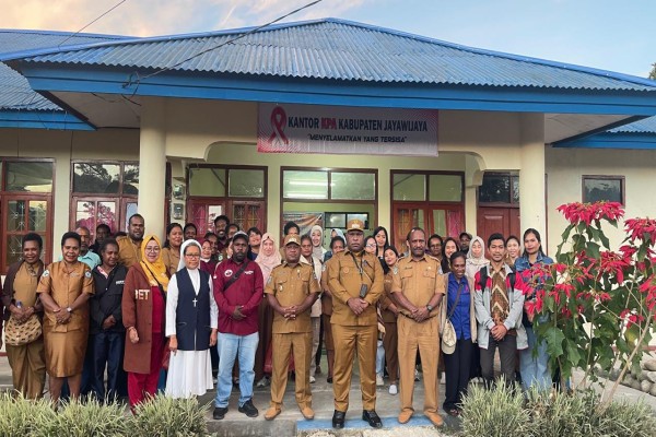 Shelter Penanggulangan AIDS KPA Jayawijaya Ditinjau Bupati dan Wakil Jayawijaya