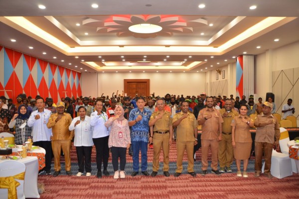 Asisten I Sekda Drs. Tinggal Wusono, M.AP membuka kegiatan Program TEKAD