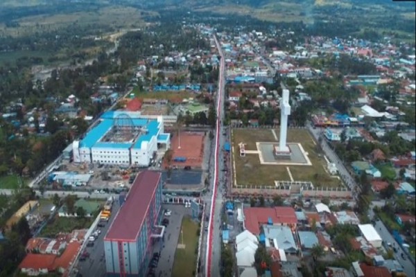 Bendera Merah Putih dibentangkan sepanjang 2023 meter di Kota Wamena