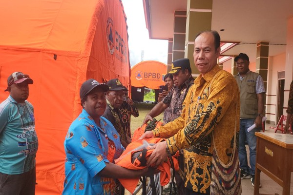 Bantuan Logistik Tenda dari Pemprov Papua Pegunungan untuk 8 Kabupaten