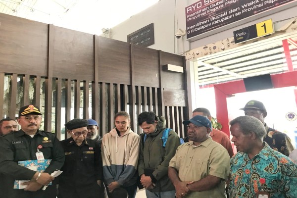 Pemda Jayawijaya memulangkan penjual miras ke kampung halamannya
