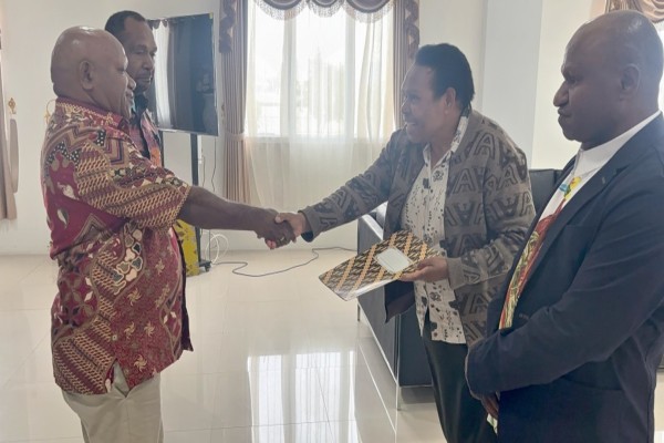 Penyerahan SK Plt., langsung diserahkan oleh Wakil Bupati Jayawijaya