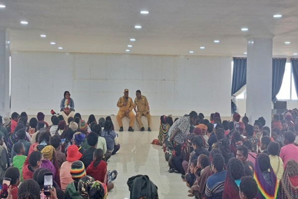Bupati Jayawijaya Janji Proteksi Pedagang Asli Papua