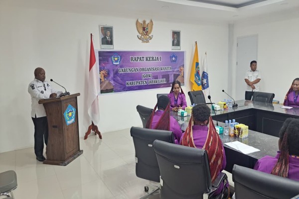 Wabup Ronny Elopere Membuka Rapat Kerja I GOW Jayawijaya