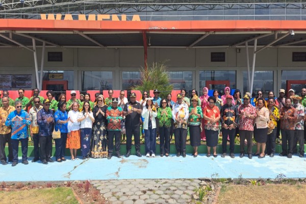 Bupati Jayawijaya Sambut Langsung Kedatangan Wamenpar di Wamena