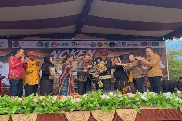 Menteri Koperasi Soroti Potensi UMKM Lewat Wamena Coffee Festival dan Noken Street Fashion