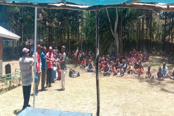 Sertijab Kepala Kampung Pawekama Welesi, Bartol Yelipele Siap Lanjutkan Pembangunan