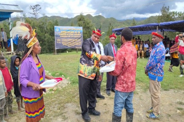 Bupati Jayawijaya Hadir dalam Pembukaan Konfrensi Kingmi Klasis Pugima