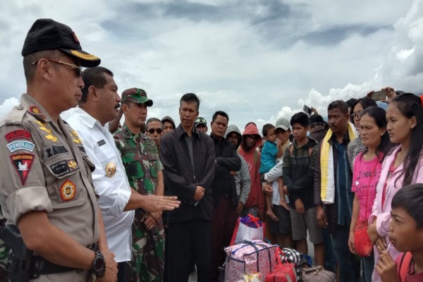Bupati Sambut 102 Pengungsi Korban Rusuh yang Kembali ke Wamena