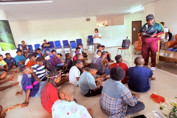 Bupati Jayawijaya Kunjungi anak jalanan yang sedang mengikuti program pelatihan di Semarang