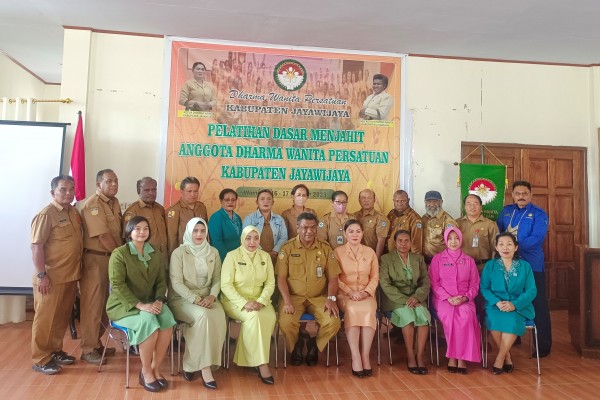 Sekda berpesan kepada Dharma Wanita Persatuan untuk lebih tanggap, kreatif dan produktif