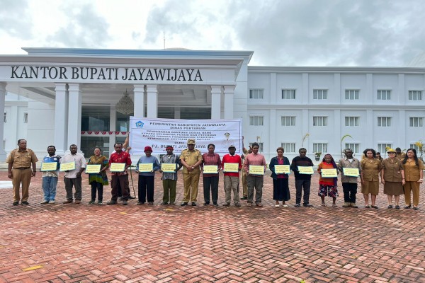 Melalui Dana OTSUS PEMDA Jayawijaya Beri Stimulan Bagi Petani dan Peternak