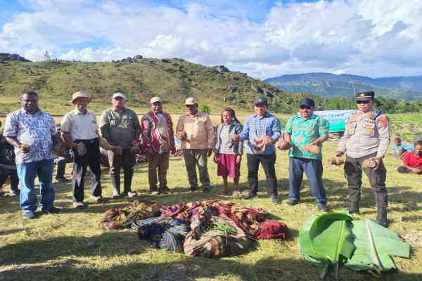 Pembukaan Lahan Percontohan 1 Hektar di Kampung Pikhe Distrik Pisugi