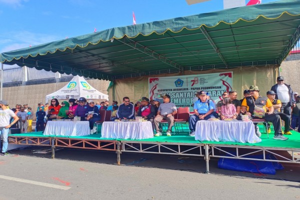 Pemkab Jayawijaya mengadakan Jalan Santai Berhadiah