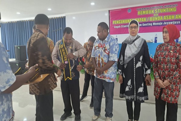 Pengukuhan Bapak/Ibu Asuh Anak Stunting Jayawijaya