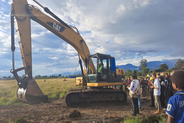 Perpanjangan Run Way 15 Bandara Wamena Mulai Dikerjakan