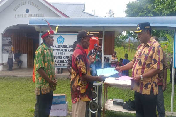 Pj. Bupati hadiri Panen raya ubi di Asologaima