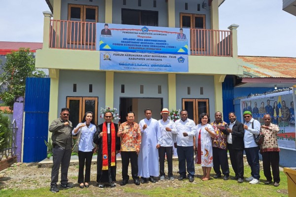 Pj. Bupati Jayawijaya Meresmikan Gedung Sekretariat Bersama FKUB