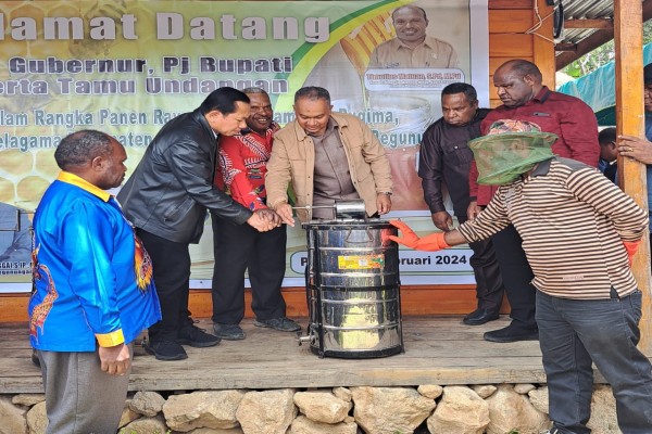 Pj. Bupati Jayawijaya Minta Pemerintah Distrik Proaktif Kembangkan Potensi Daerah Masing-masing