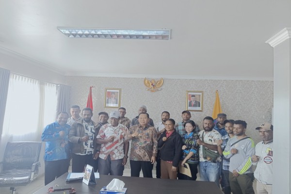 Pj. Bupati Terima Tenaga Honorer yang menunggu Kepastian Formasi K2
