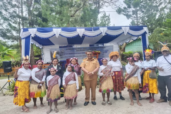 PJ Bupati Jayawijaya Hadiri HUT Ke-50 GKII SOLAVIDE AROGOLIK