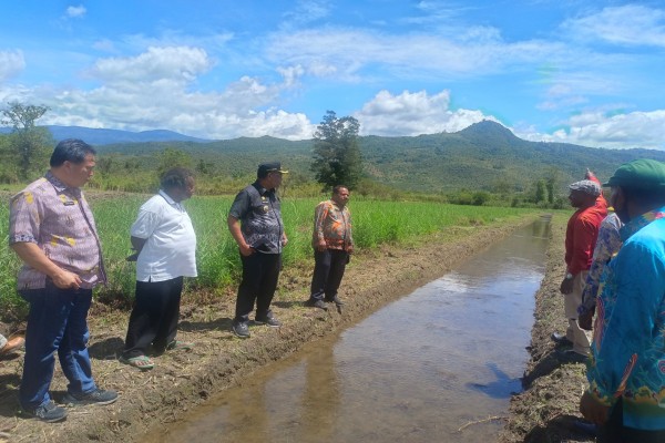 PJ Bupati Jayawijaya Thony M. Mayor,S.Pd,MM mengunjungi Kampung Walak Distrik Asologaima