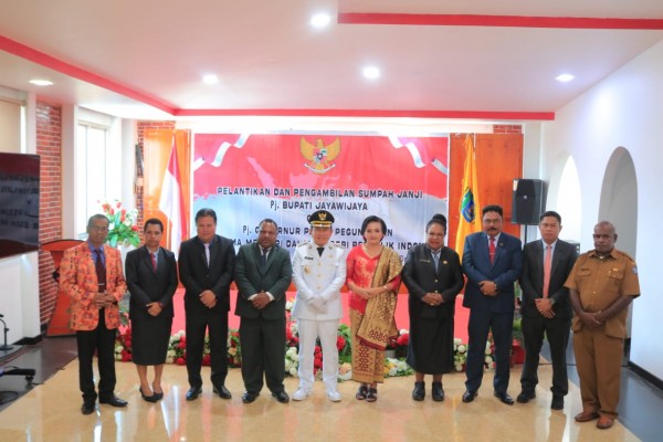 Pj Gubernur Papua Pegunungan Lantik Dr. Sumule Tumbo, S.E., M.M Sebagai Pj Bupati Jayawijaya