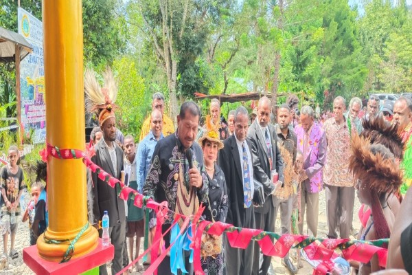 Resmikan Gereja Kingmi Jemaat Yerusalem Yalengga