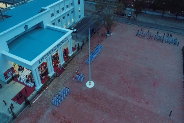 Upacara Penurunan Bendera dipimpin oleh Wakil Bupati Jayawijaya