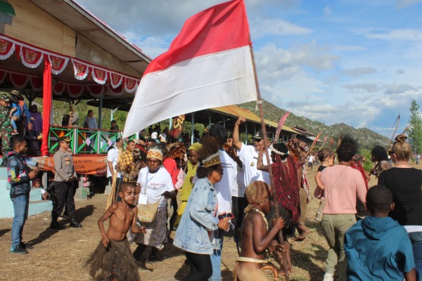 Wakil Bupati Jayawijaya Resmi Menutup Mini Festival Budaya Lembah Baliem
