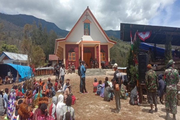 Maksimalkan Dana Kampung, Warga Yumusimo Bangun Gereja Katolik