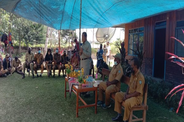 Dukung Belajar Berbasis Teknologi, Bupati Akan Berikan Sepuluh Unit Komputer untuk SMP Usilimo